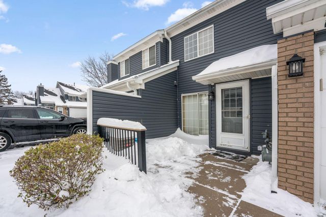 1875 Donegal Drive 8, Woodbury, MN 55125