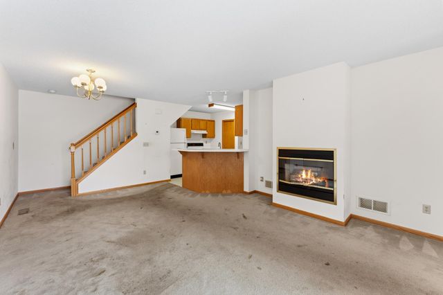 1875 Donegal Drive 8, Woodbury, MN 55125