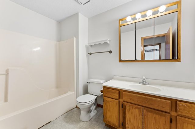 1875 Donegal Drive 8, Woodbury, MN 55125