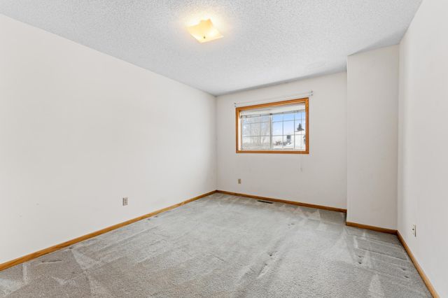 1875 Donegal Drive 8, Woodbury, MN 55125