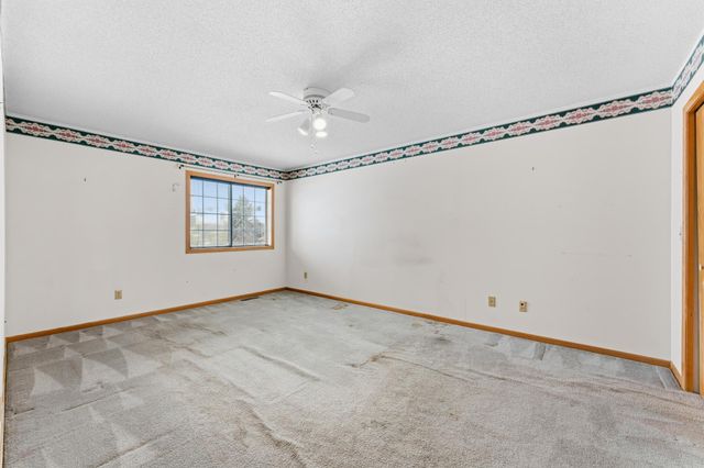 1875 Donegal Drive 8, Woodbury, MN 55125