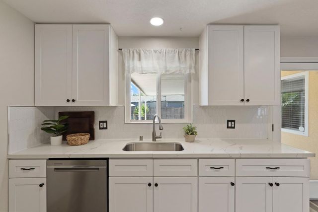 932 Sylvia Dr, Lodi, CA 95240