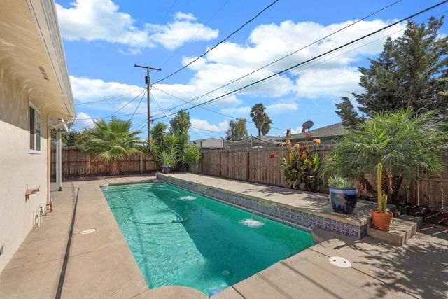 932 Sylvia Dr, Lodi, CA 95240