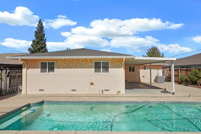 932 Sylvia Dr, Lodi, CA 95240