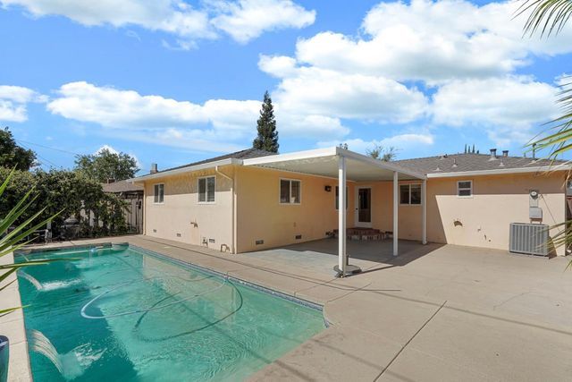 932 Sylvia Dr, Lodi, CA 95240