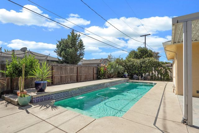 932 Sylvia Dr, Lodi, CA 95240