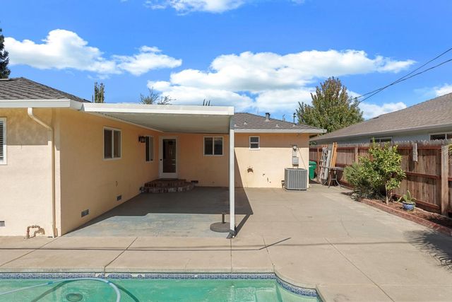 932 Sylvia Dr, Lodi, CA 95240