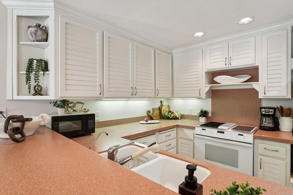 Image 15 of property listing at 7126 Marina Pacifica Drive, Long Beach, CA 90803