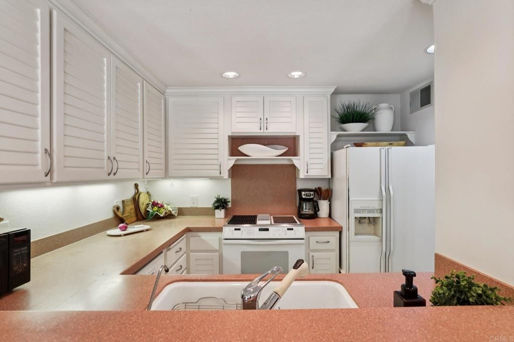 Image 16 of property listing at 7126 Marina Pacifica Drive, Long Beach, CA 90803