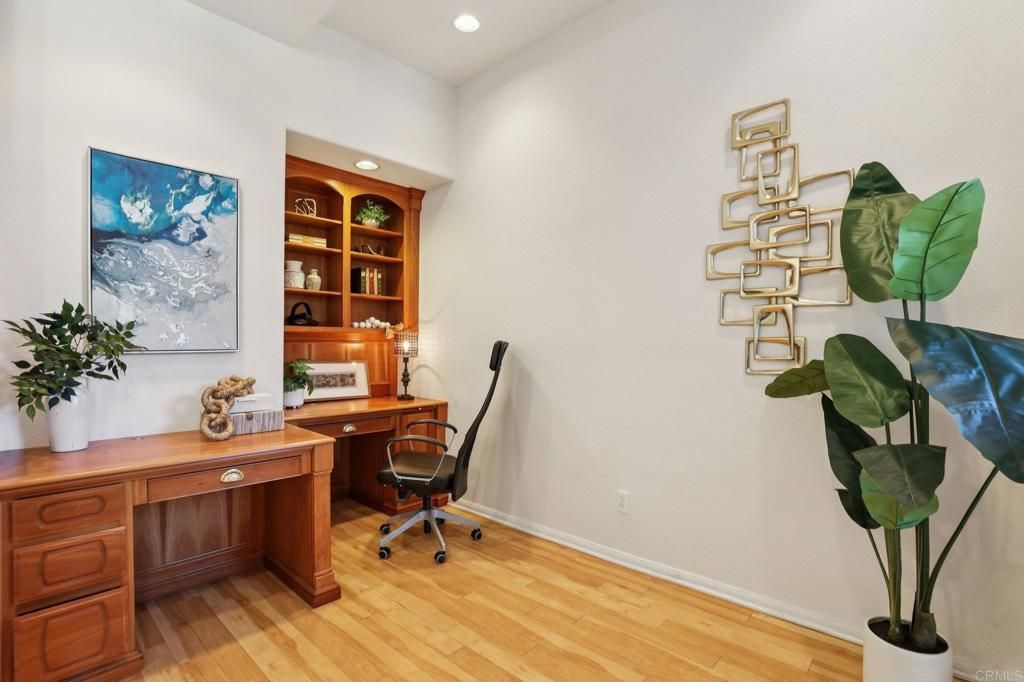 Image 23 of property listing at 7126 Marina Pacifica Drive, Long Beach, CA 90803