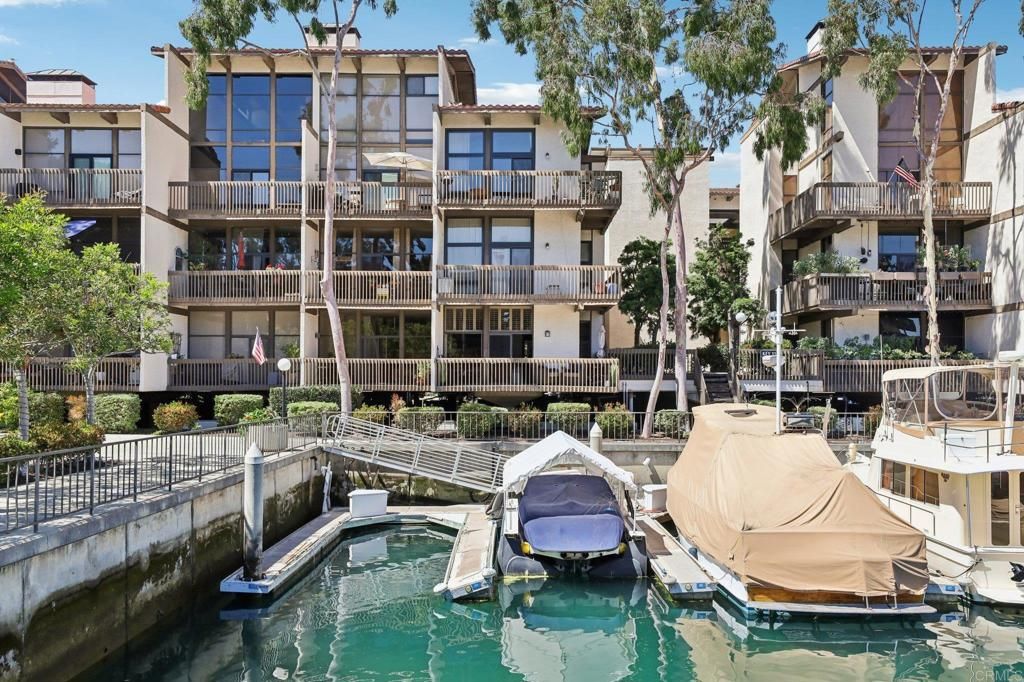 Image 31 of property listing at 7126 Marina Pacifica Drive, Long Beach, CA 90803