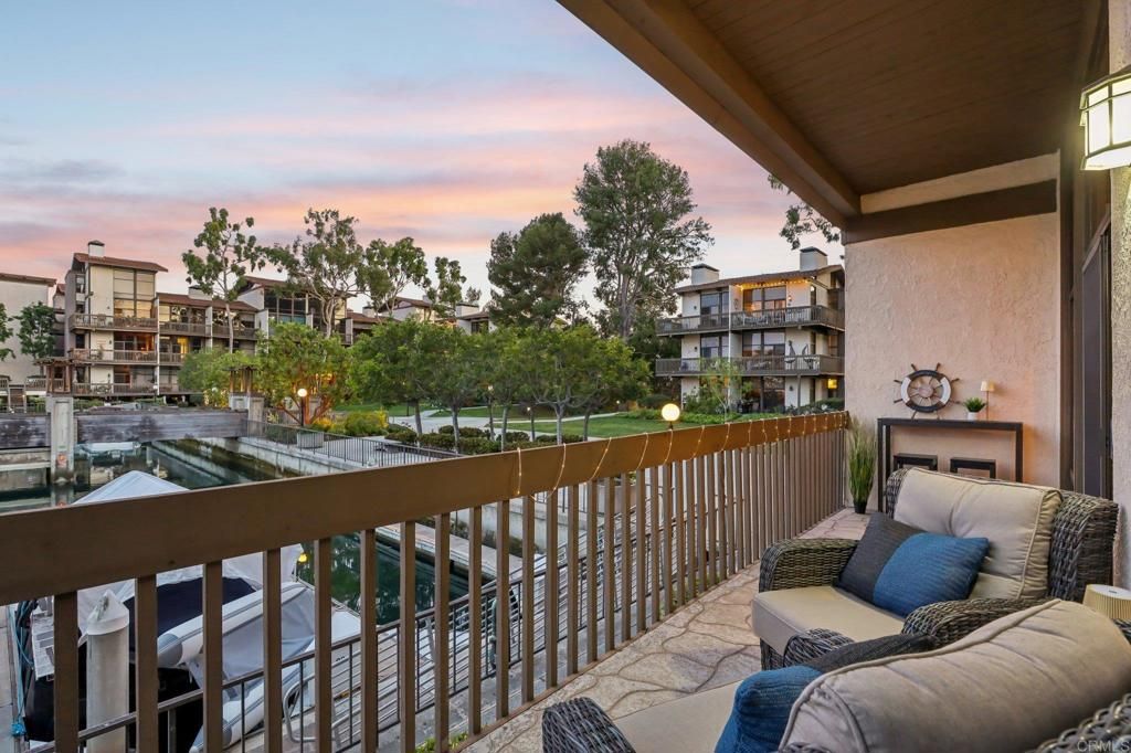 Image 4 of property listing at 7126 Marina Pacifica Drive, Long Beach, CA 90803