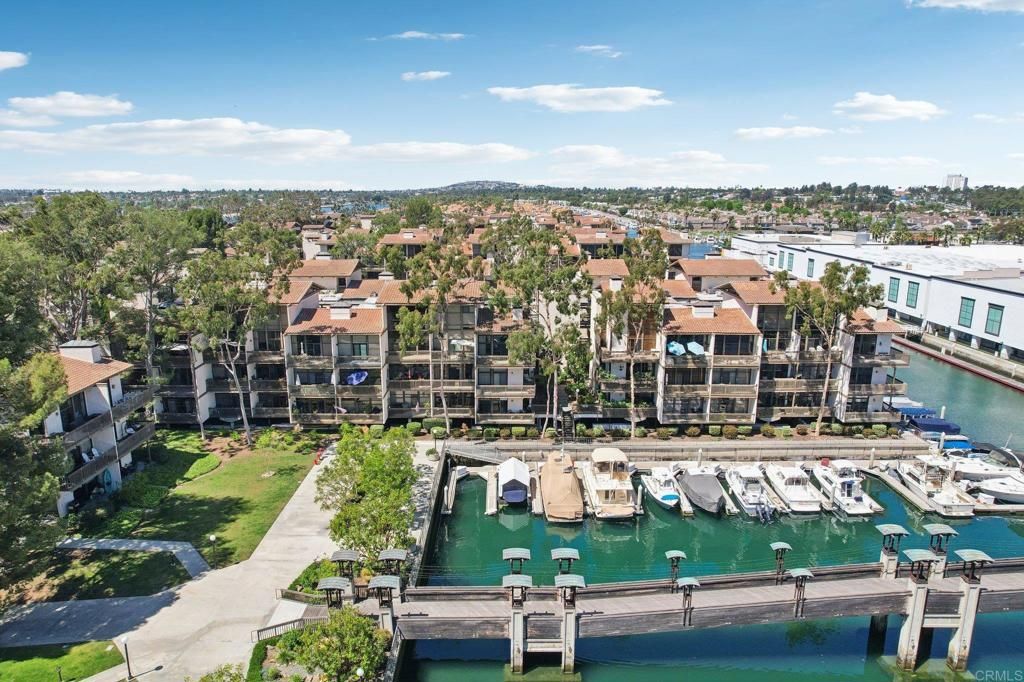 Image 40 of property listing at 7126 Marina Pacifica Drive, Long Beach, CA 90803