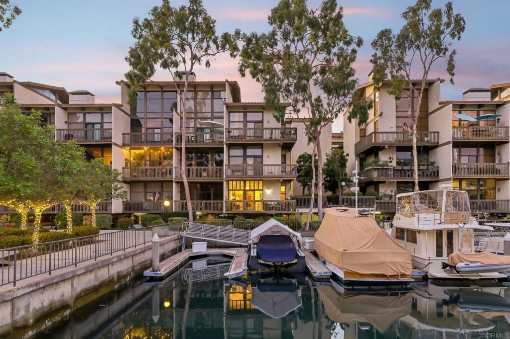 Image 5 of property listing at 7126 Marina Pacifica Drive, Long Beach, CA 90803