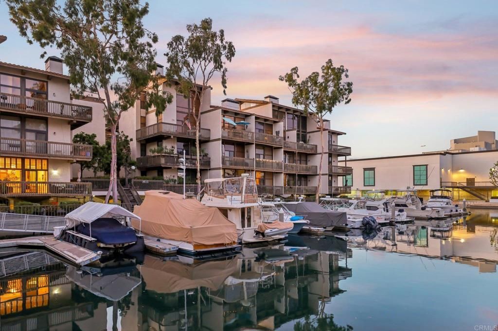 Image 52 of property listing at 7126 Marina Pacifica Drive, Long Beach, CA 90803