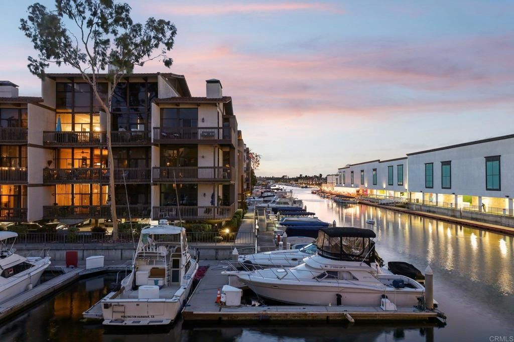 Image 54 of property listing at 7126 Marina Pacifica Drive, Long Beach, CA 90803