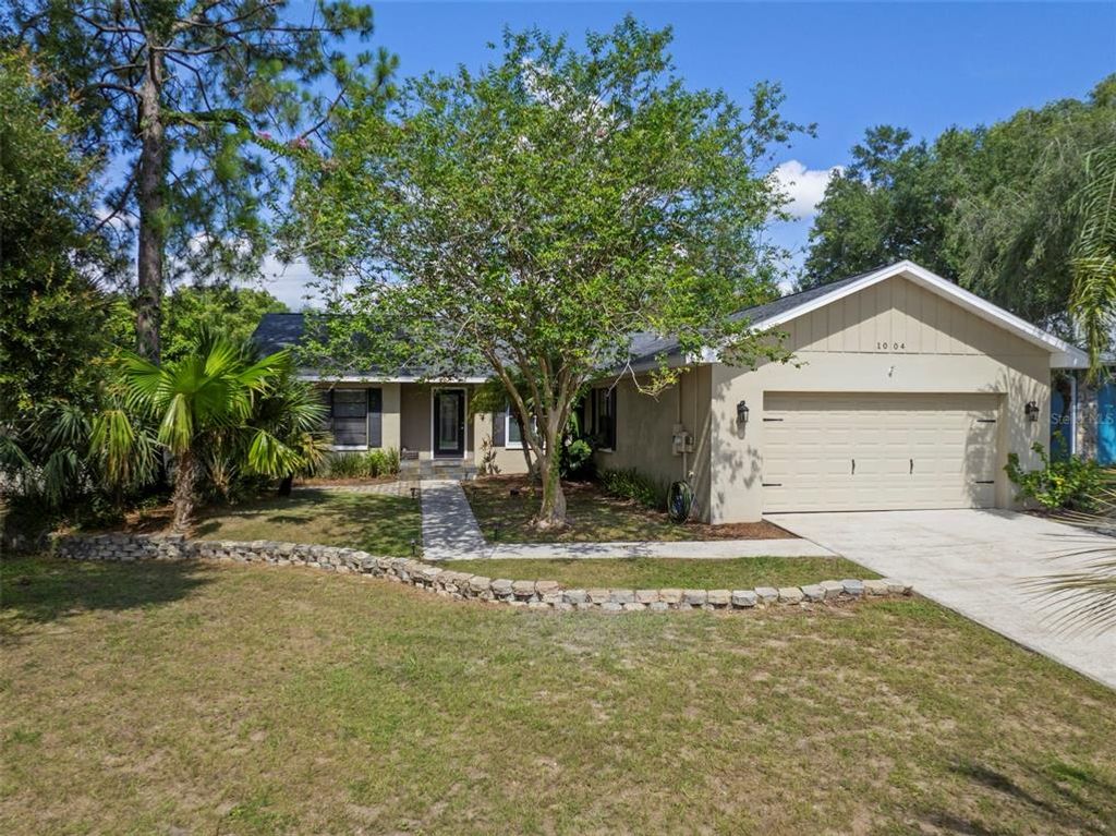 1004 CLASSIC DRIVE, Valrico, FL 33594