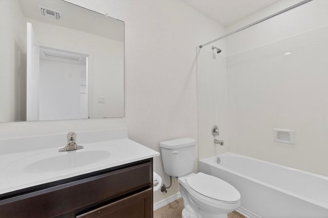2501 Desi Loop, Belen, NM 87002