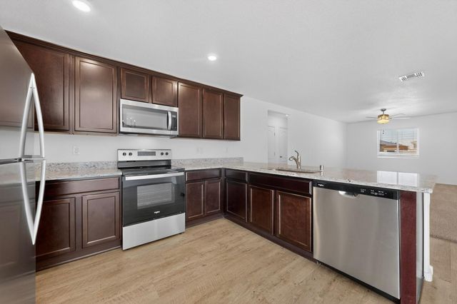 2501 Desi Loop, Belen, NM 87002