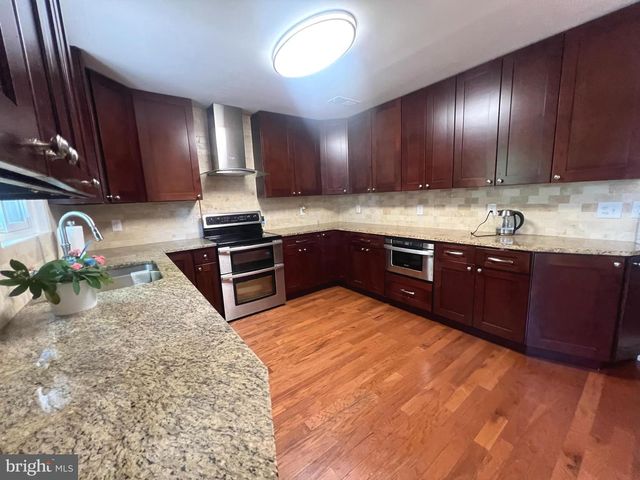2584 JOHN MILTON DR, Herndon, VA 20171