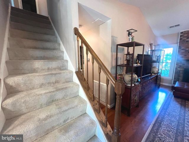 2584 JOHN MILTON DR, Herndon, VA 20171