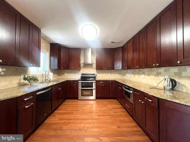 2584 JOHN MILTON DR, Herndon, VA 20171