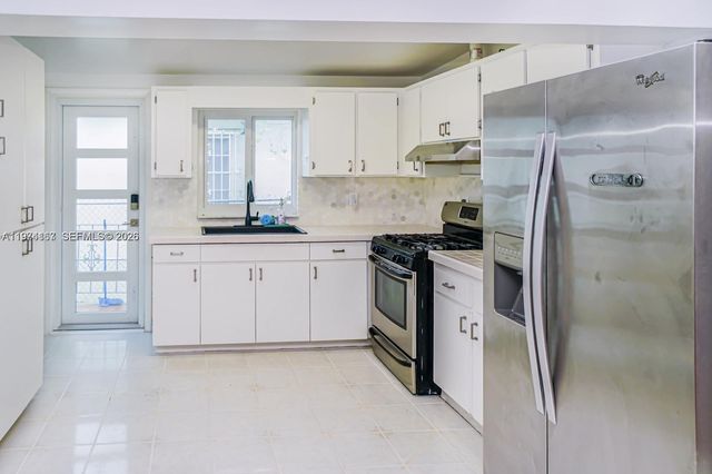 5911 SW 6th St 2, Miami, FL 33144