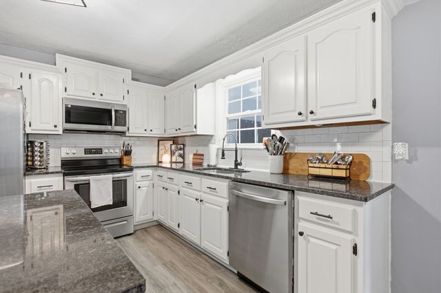 115 Pin Oaks Ln, Hohenwald, TN 38462