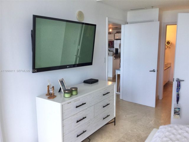 601 NE 36th St 1208, Miami, FL 33137