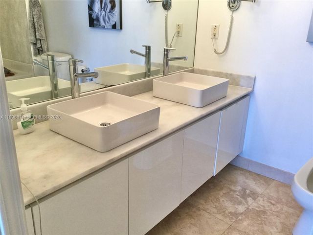 601 NE 36th St 1208, Miami, FL 33137