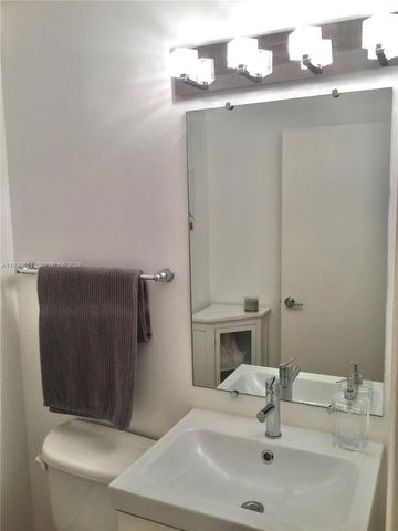 601 NE 36th St 1208, Miami, FL 33137