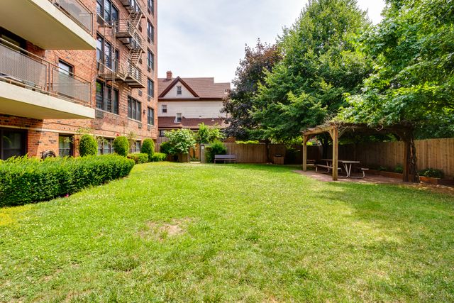 515 E 7th St Apt W6, New York City, NY 11218