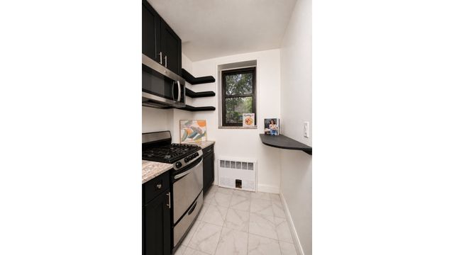 515 E 7th St Apt W6, New York City, NY 11218