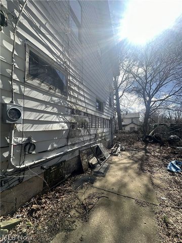 23 E Boston Avenue, Youngstown, OH 44507