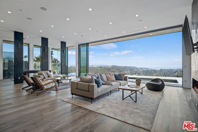 2304 Donella Circle, Los Angeles, CA 90077