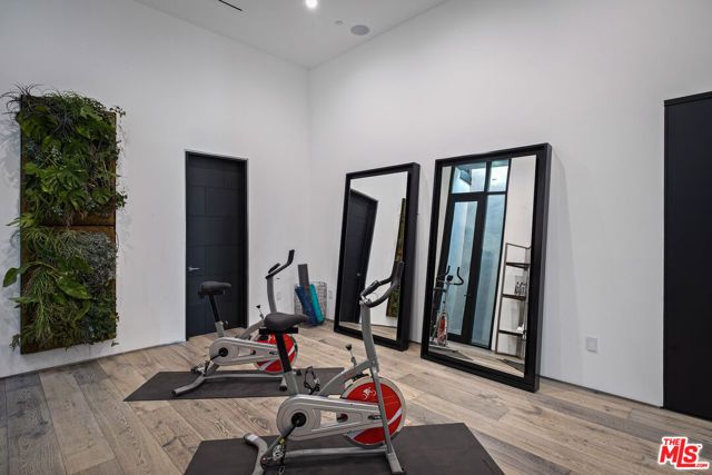 2304 Donella Circle, Los Angeles, CA 90077