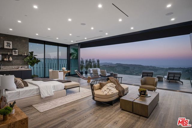 2304 Donella Circle, Los Angeles, CA 90077