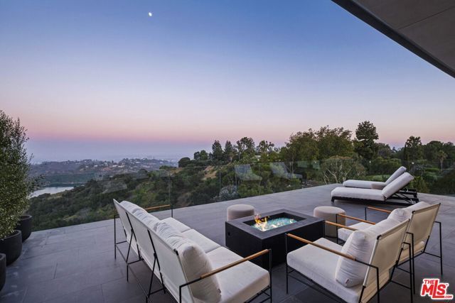 2304 Donella Circle, Los Angeles, CA 90077