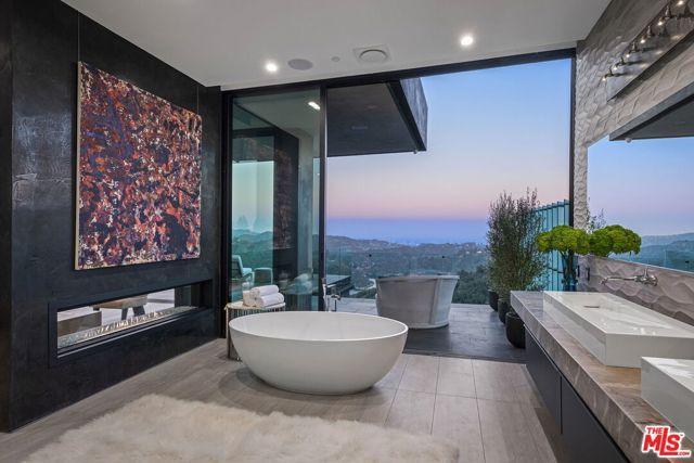 2304 Donella Circle, Los Angeles, CA 90077