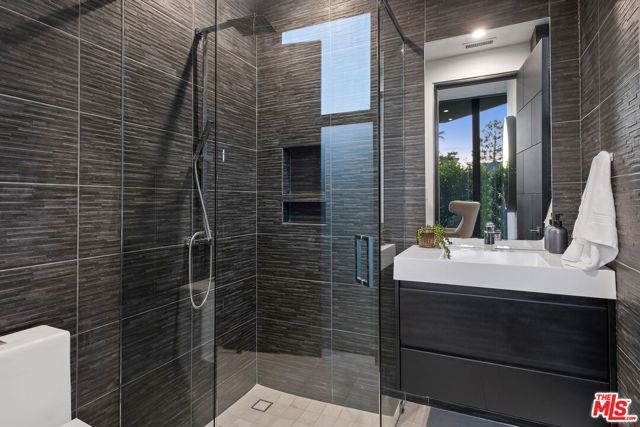 2304 Donella Circle, Los Angeles, CA 90077