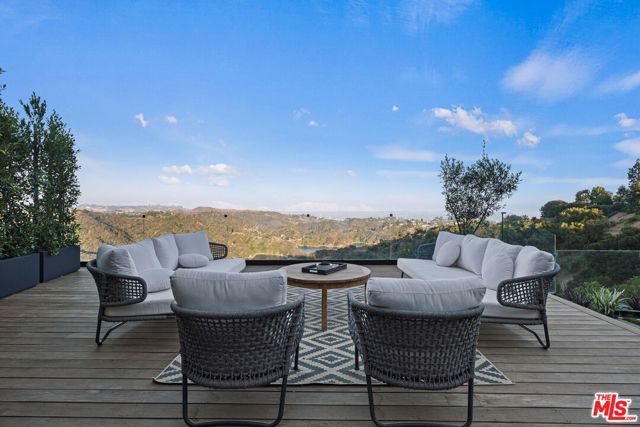 2304 Donella Circle, Los Angeles, CA 90077