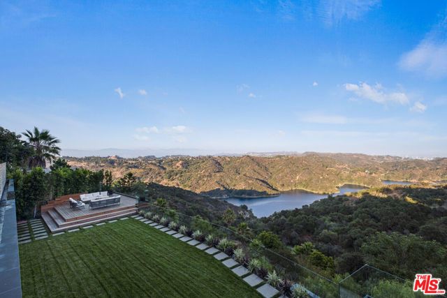 2304 Donella Circle, Los Angeles, CA 90077