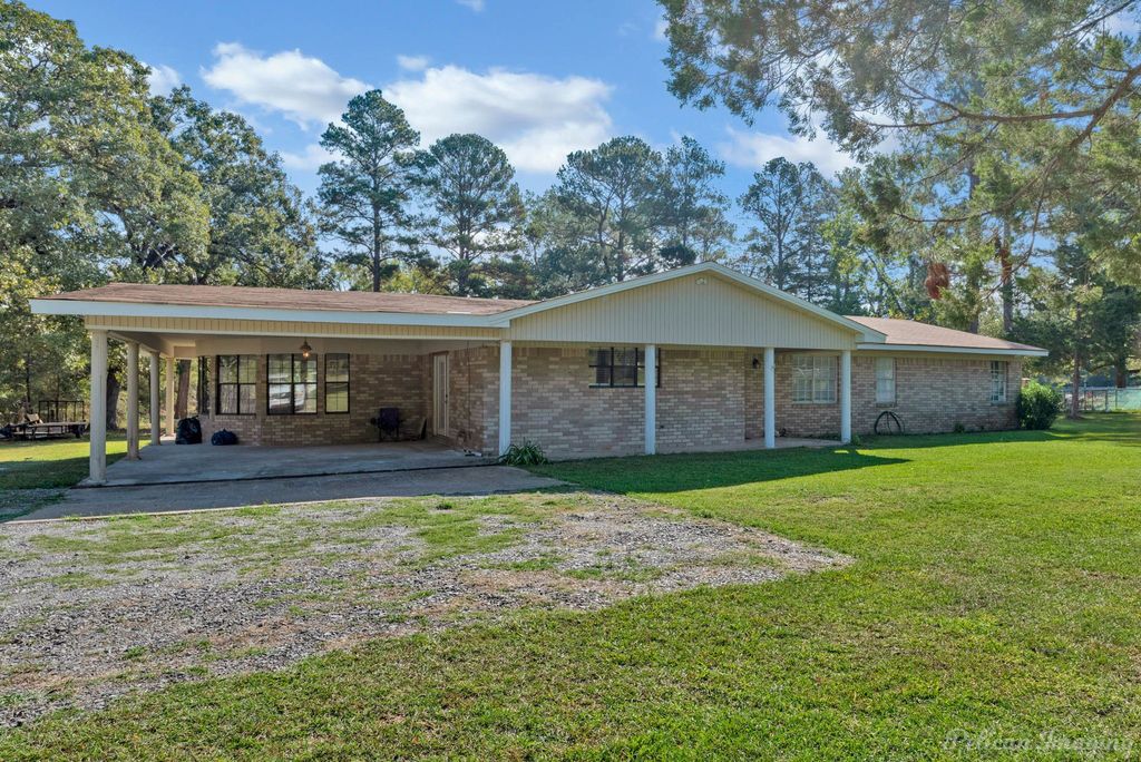 1100 Chipper Lane, Keithville, LA 71047