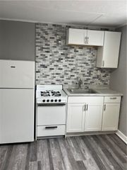 1079 3rd Ave 9, New Kensington, PA 15068