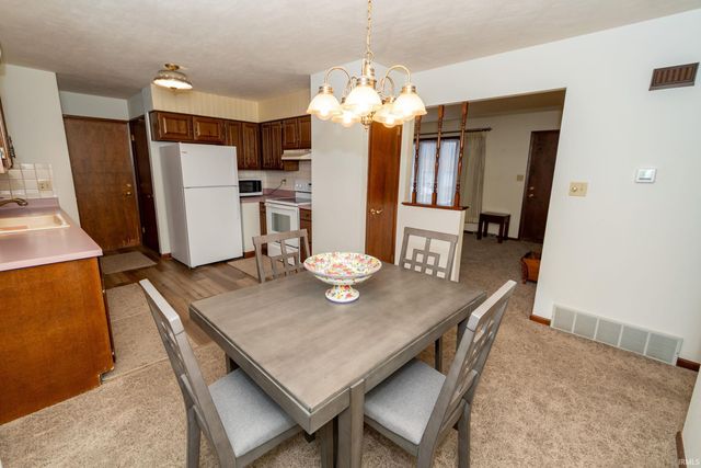 821 Greenmount Court, Mishawaka, IN 46544