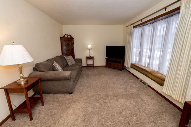 821 Greenmount Court, Mishawaka, IN 46544