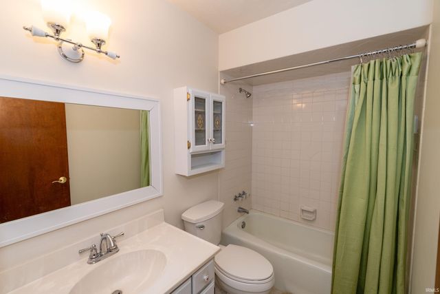 821 Greenmount Court, Mishawaka, IN 46544