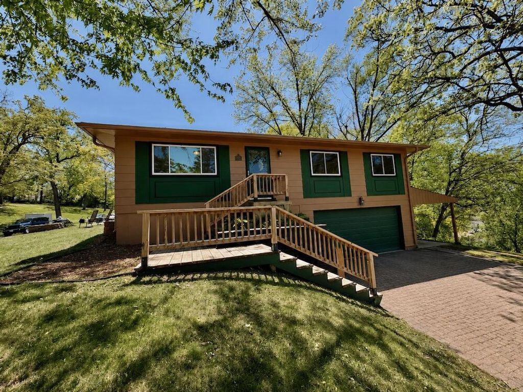29941 Greenleaf DRIVE, Burlington, WI 53105