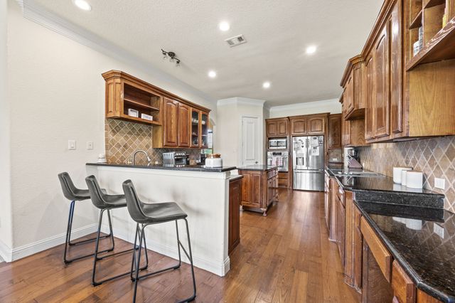 804 Bentwater Parkway, Grand Prairie, TX 75104