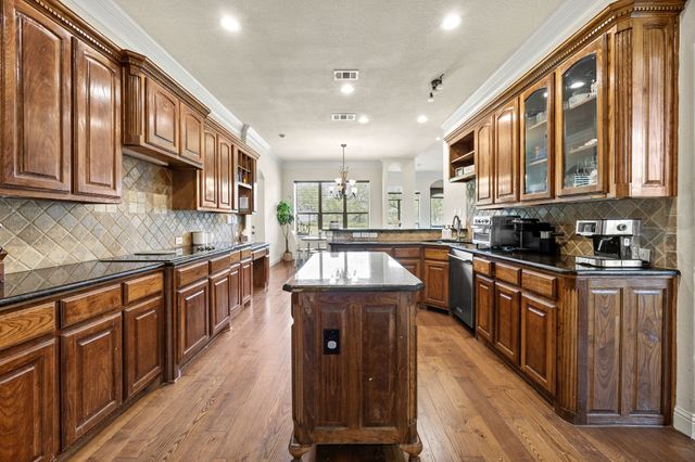 804 Bentwater Parkway, Grand Prairie, TX 75104